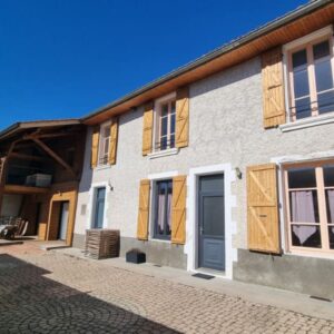 façade du gite l'envolée à la croisée des chemins izeaux
