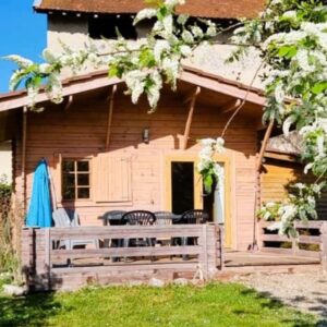 le mag chalet et sa terrasse en bois la croisée des chemins izeaux