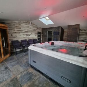 jacuzzi et lumière tamisée la croisée des chemins izeaux